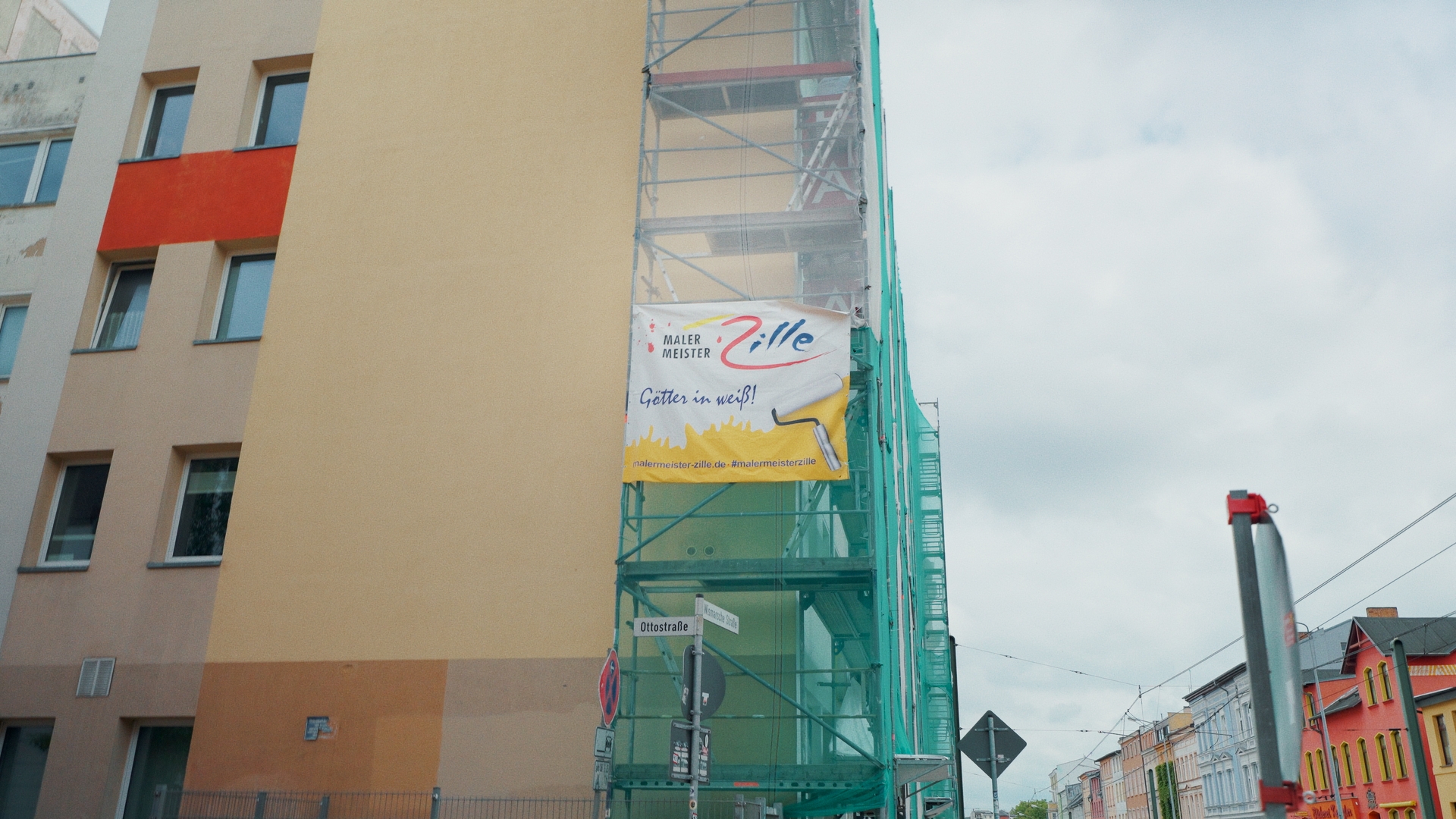 Zille-Handwerker beim Malen in Rostock