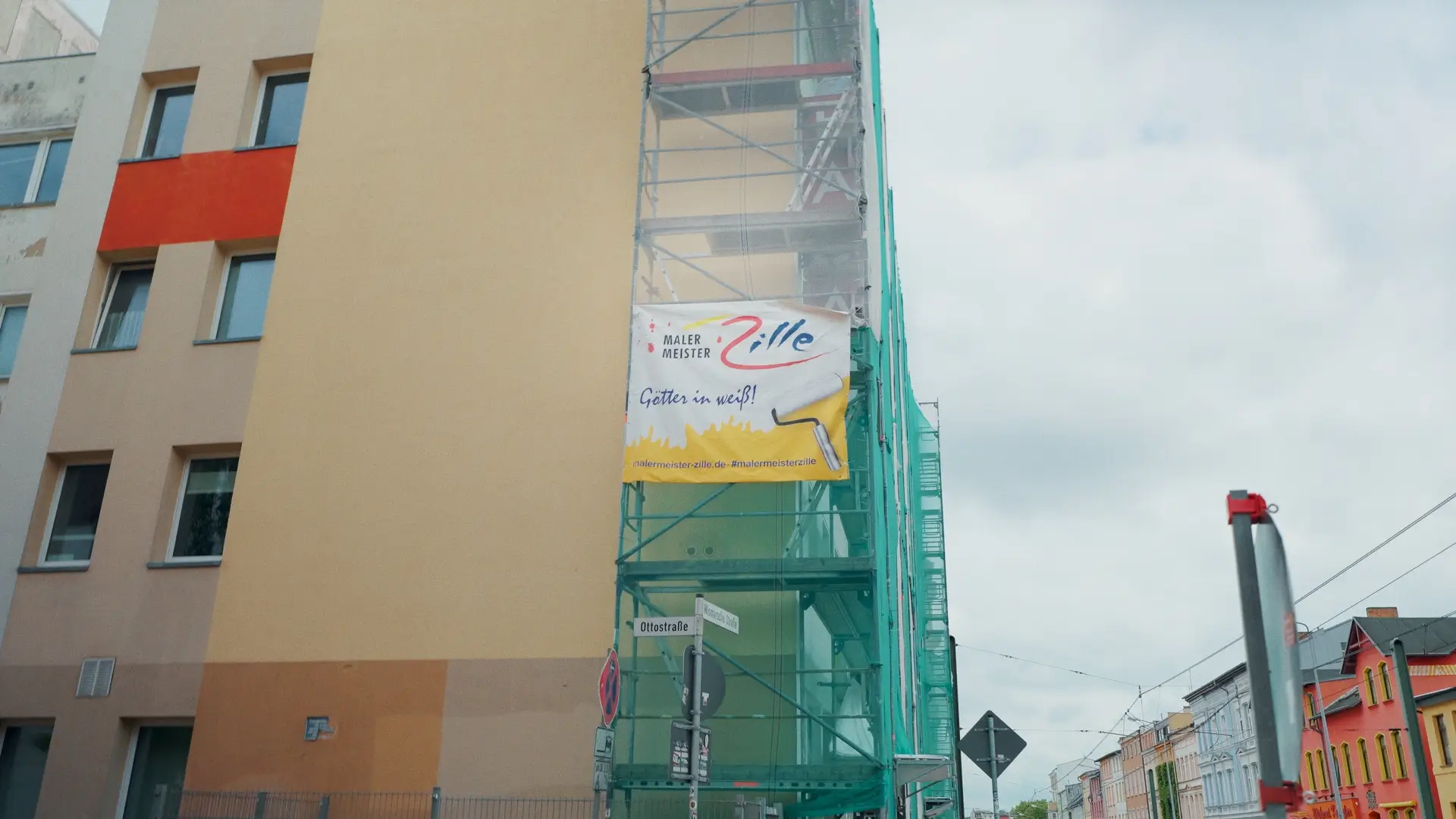 Zille-Handwerker beim Malen in Rostock